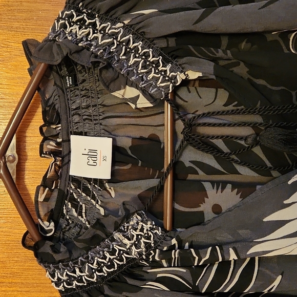 Cabi Aloha Blouse - Picture 2 of 2